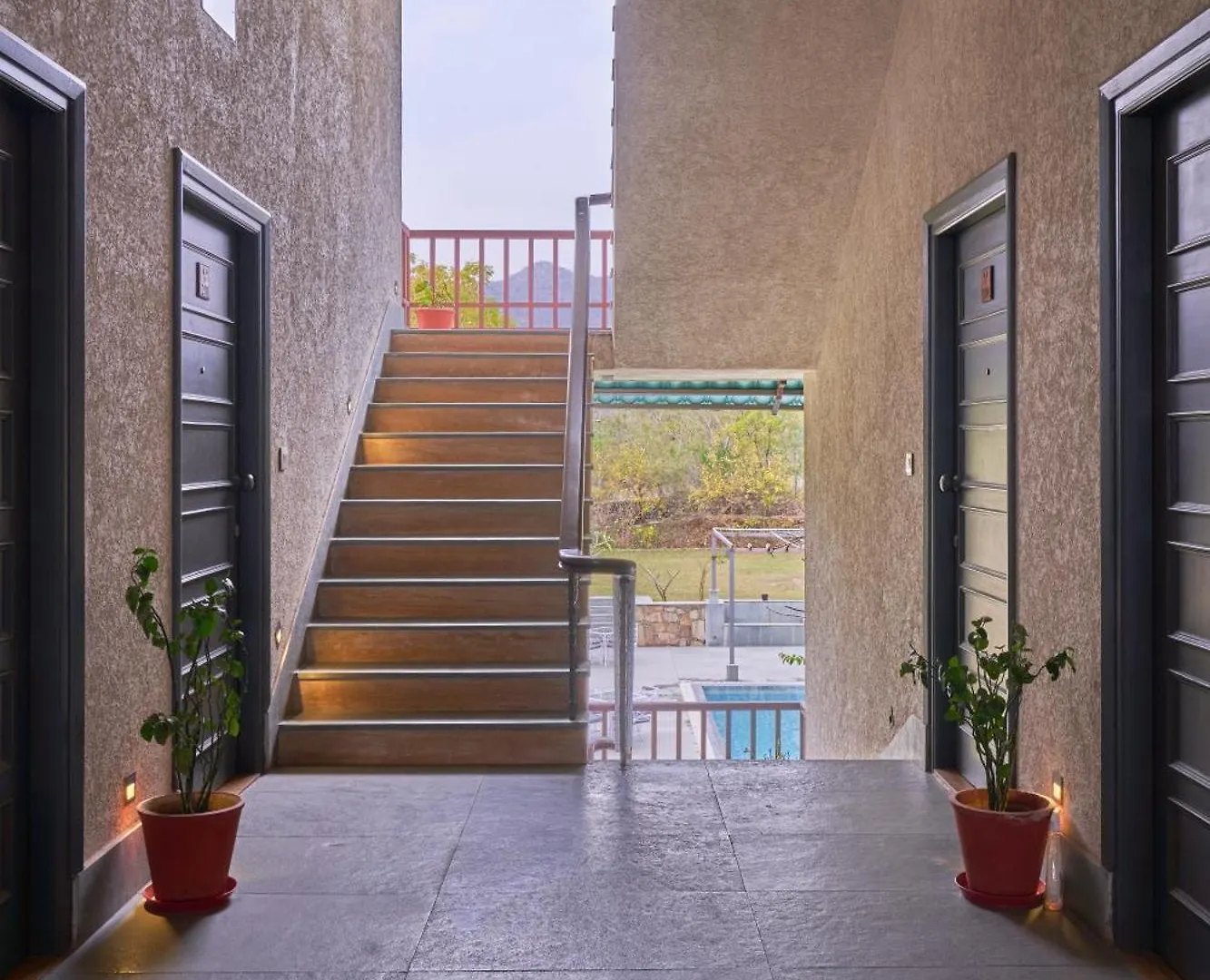 Hotel The Hunting Lodge - Luxury Resort In Udaipur