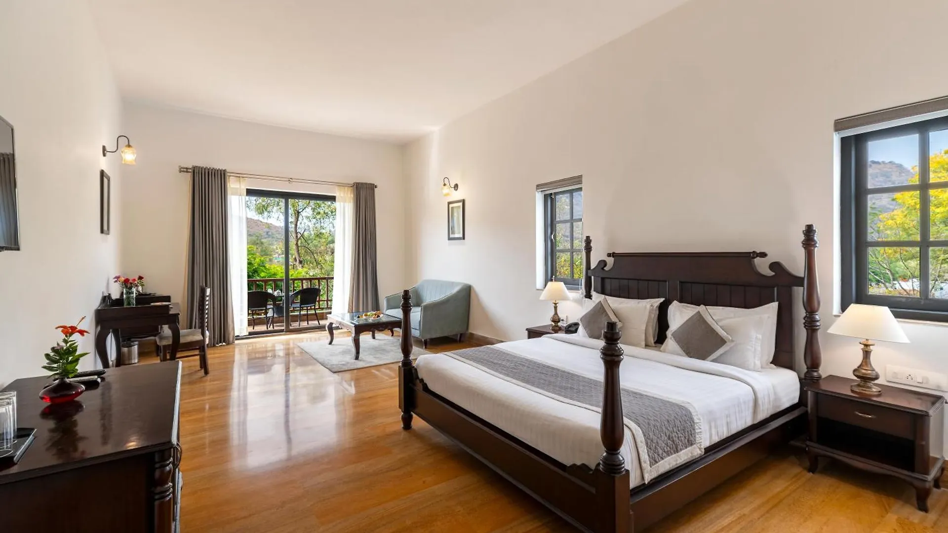 Hotel The Hunting Lodge - Luxury Resort In Udaipur India