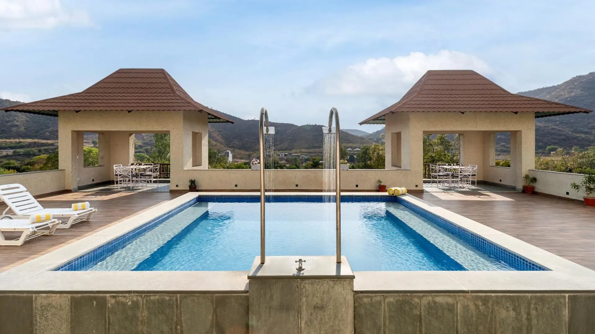 Hotel The Hunting Lodge - Luxury Resort In Udaipur India