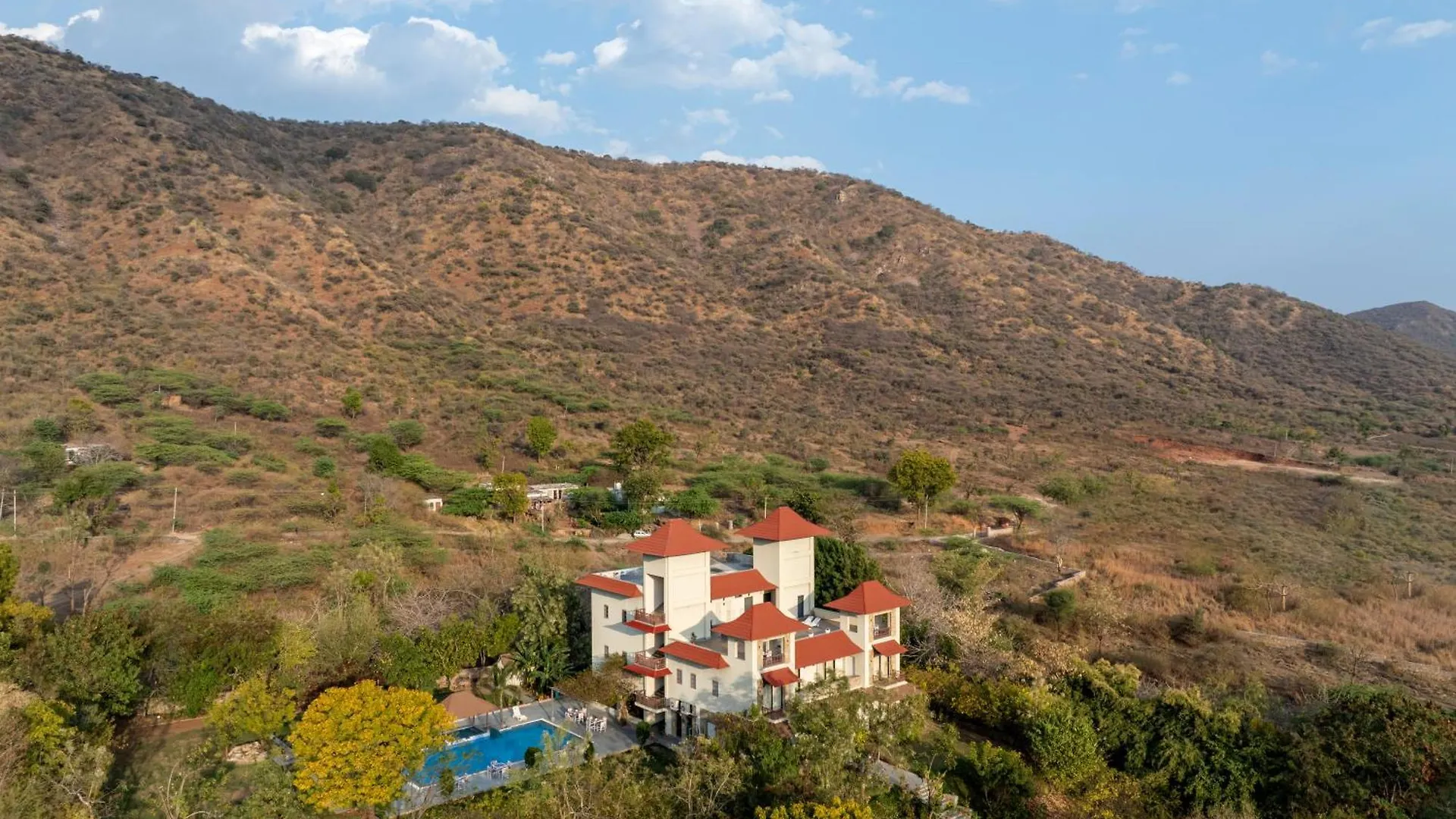Hotel The Hunting Lodge - Luxury Resort In Udaipur