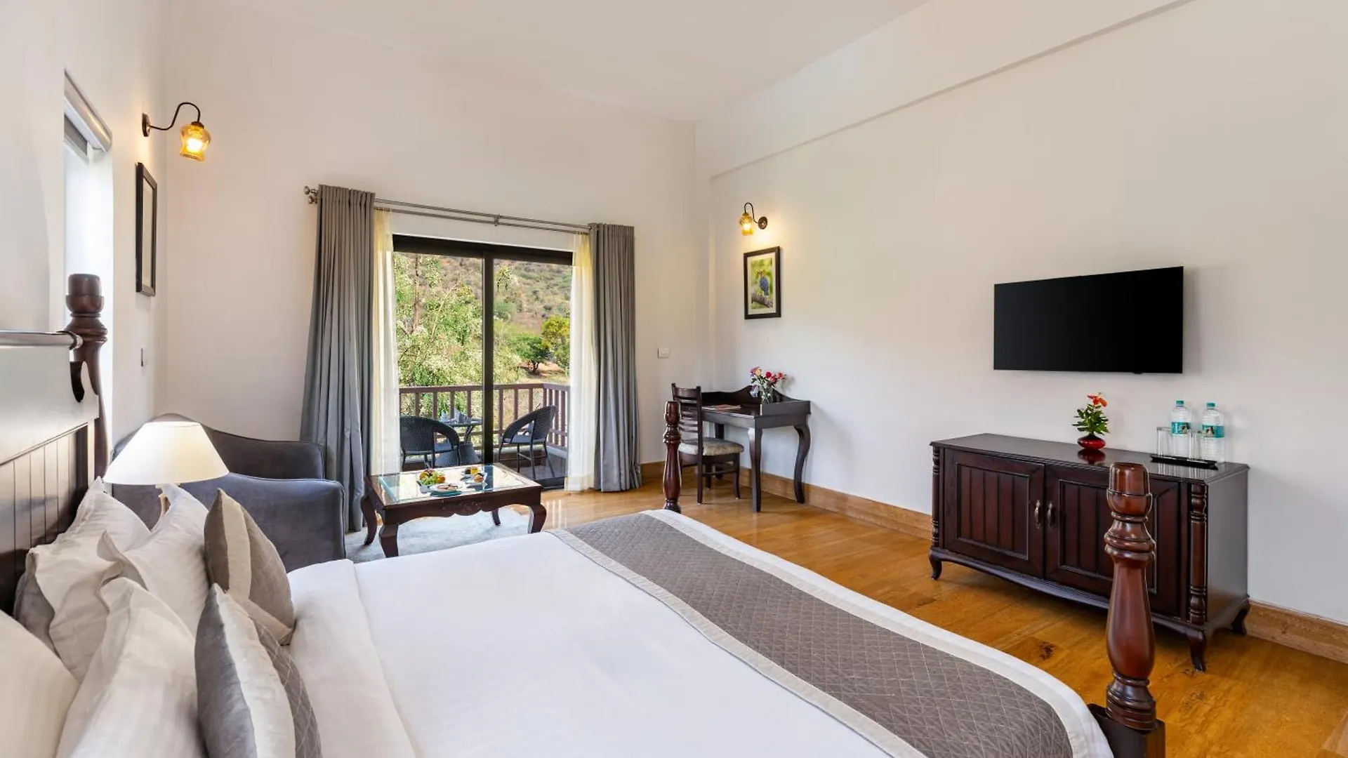 Hotel The Hunting Lodge - Luxury Resort In Udaipur
