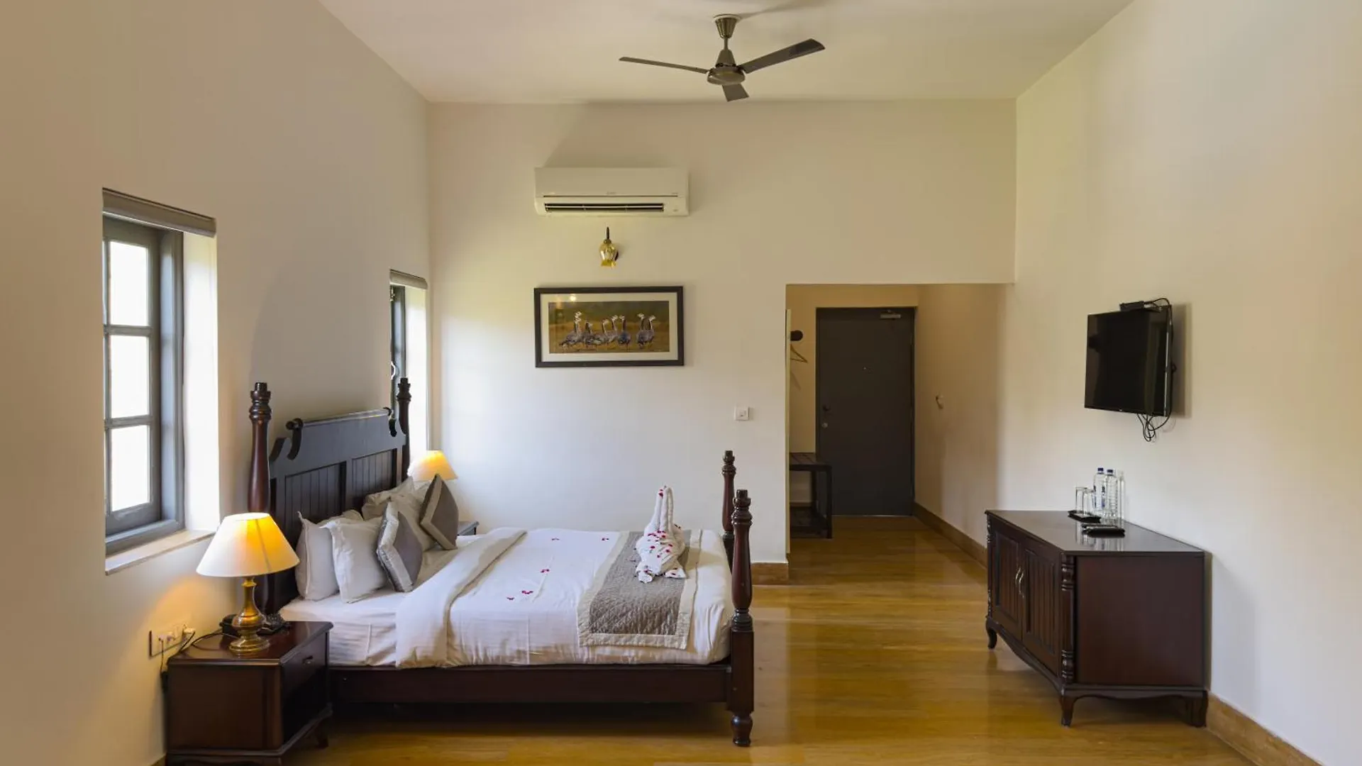 Hotel The Hunting Lodge - Luxury Resort In Udaipur