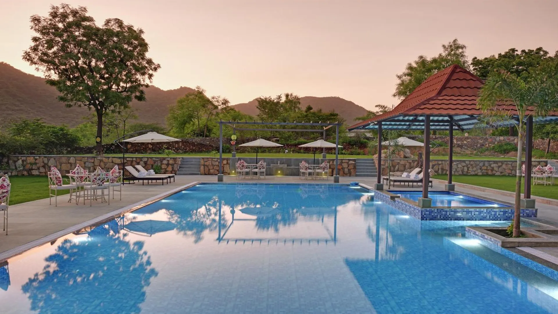 Отель The Hunting Lodge - Luxury Resort In Удайпур